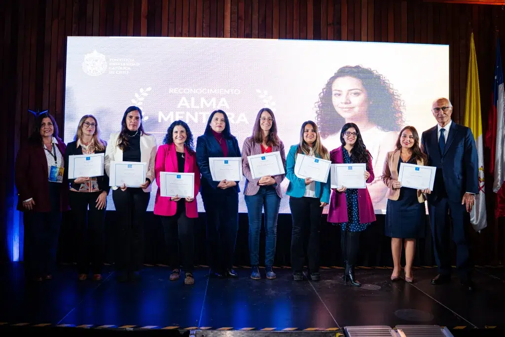 Las acreedoras del reconocimiento Alma Mentora.