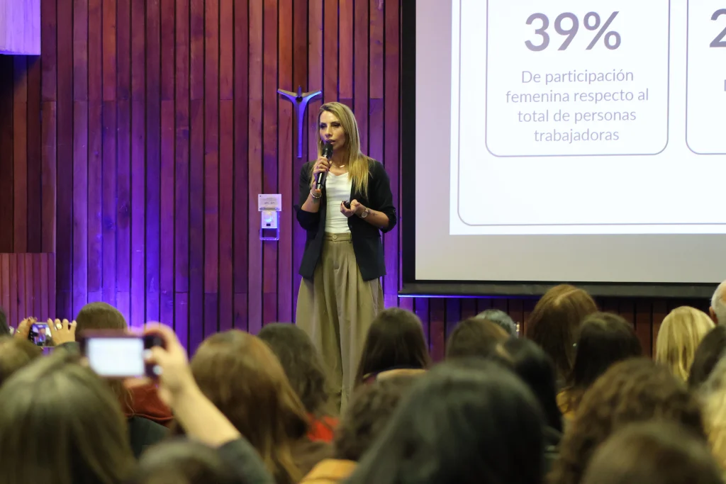 Ana María Acuña en el Seminario Mujer y Liderazgo UC 2026