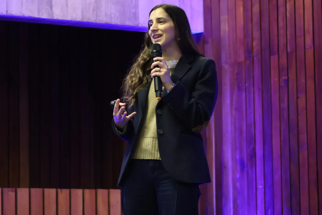 Lesley Warren en el Seminario Mujer y Liderazgo UC 2026
